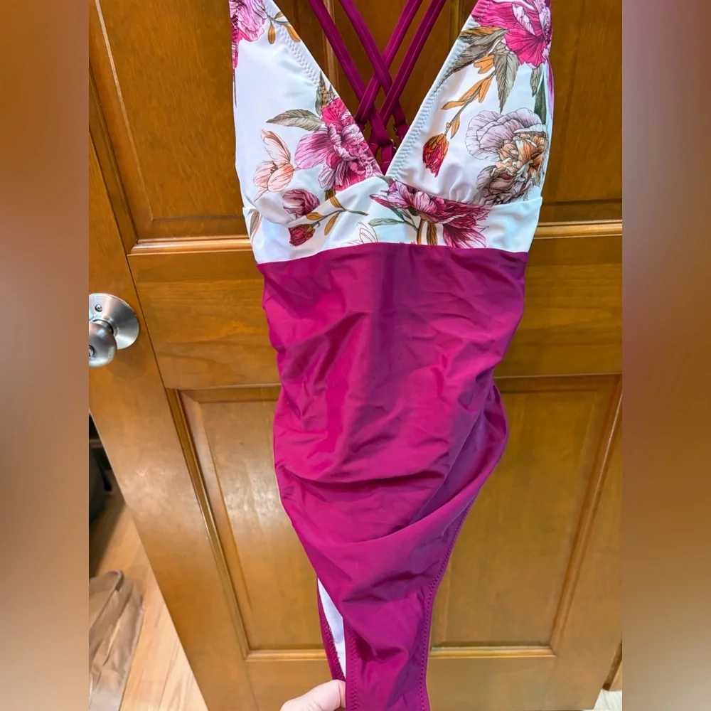 NWT Cupshe Women’s Romantic Floral O-Ring Tummy Control One Piece Size Medium